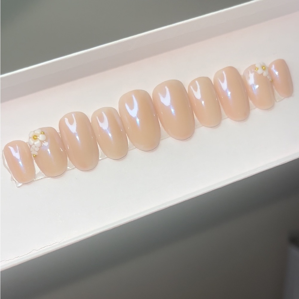 glazed donut nails, chrome press on nails, shimmer nails, 3d flower nail art,